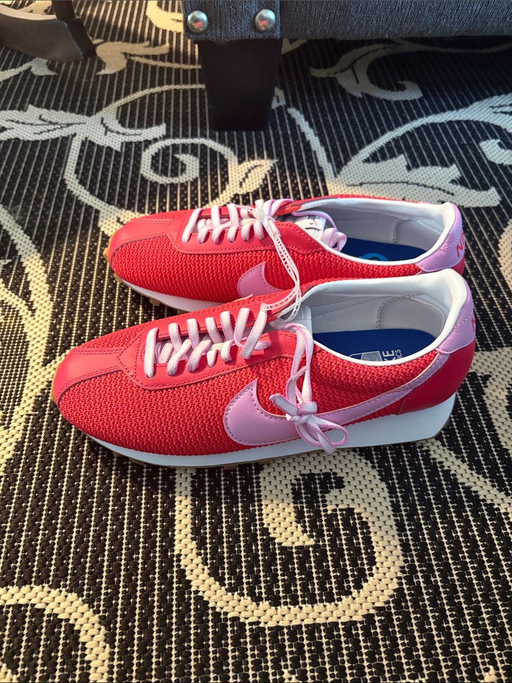 NWOT Women’s Nike LD 1000 SE Sneakers - Size 10